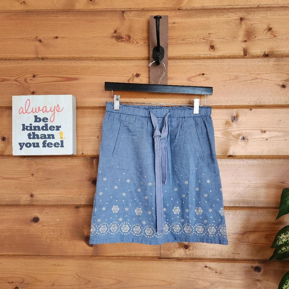 Ann Taylor Loft 💜 Blue Floral Embroidered Chambray Skirt Stretch Pockets Sz 0